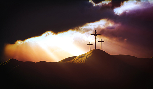 골고다 언덕의 신비로운 빛과 구름 예수그리스도의 죽음과 부활 그리고 거룩한 십자가