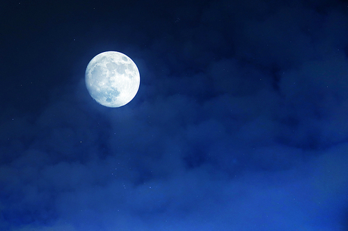 풍경사진 - 구름낀 밤하늘에 보름달