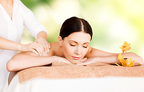 picture of woman in spa salon getting massage