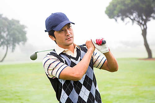 Golfer holding his club on shoulder at the golf course