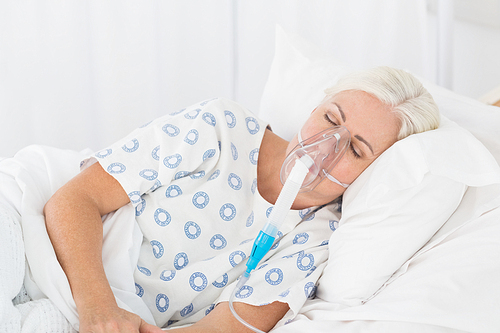 a patient with an oxygen mask in the hospital