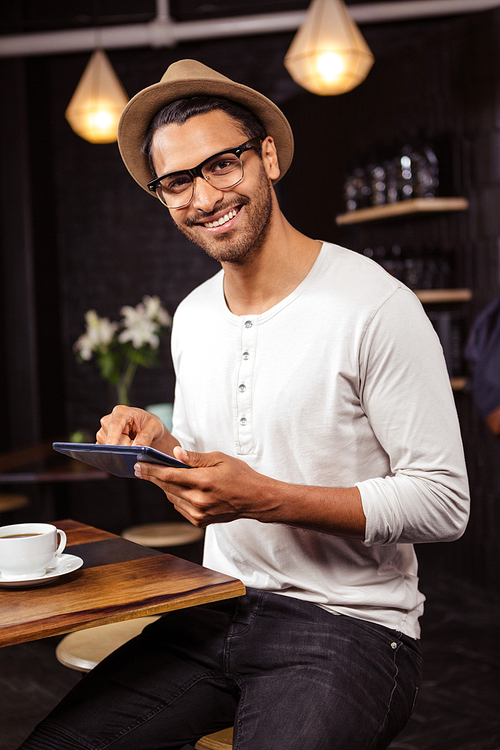 Man using a tablet in a coffee shop