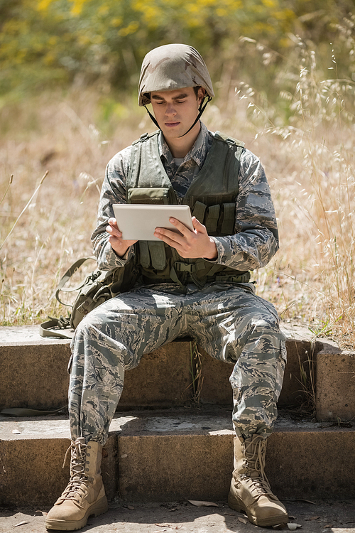 military soldier using digital tablet in 군사훈련