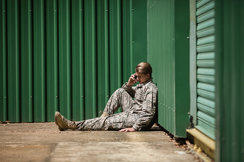 military soldier talking on mobile phone in 군사훈련