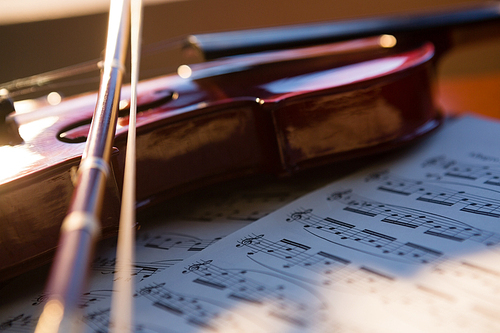 Close up of violin with sheet music in classroom