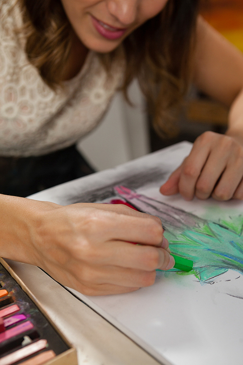 Woman painting a sketch in drawing class