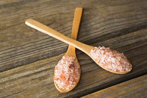 Overhead of himalayan salt in spoon