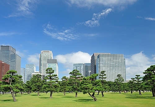 Scenic view of Tokyo| buildings near imperial palace