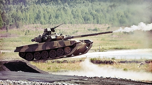 shooting russian tank t-90s  while jumping ( photo)