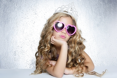 fashion victim little princess girl humor portrait crown and hearth shape glasses