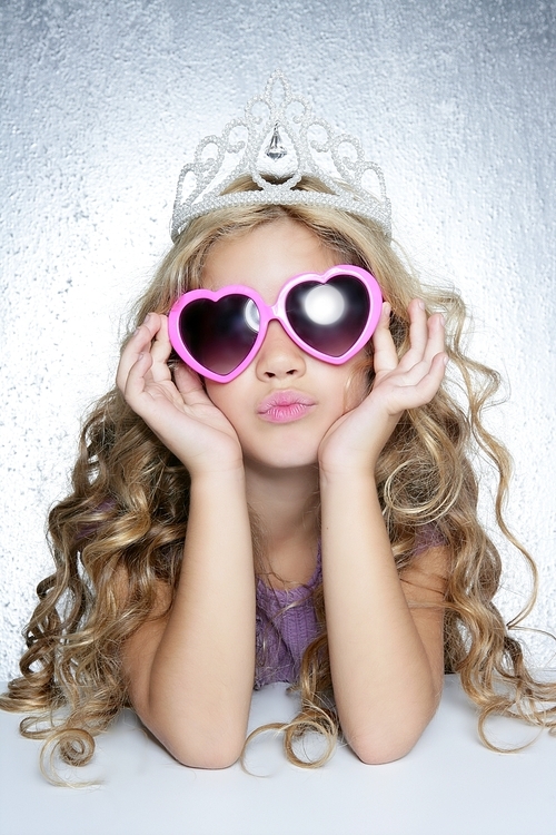 fashion victim little princess girl humor portrait crown and hearth shape glasses