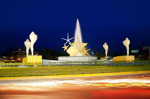 ceviche square in Cancun starfish and seashells sculpture