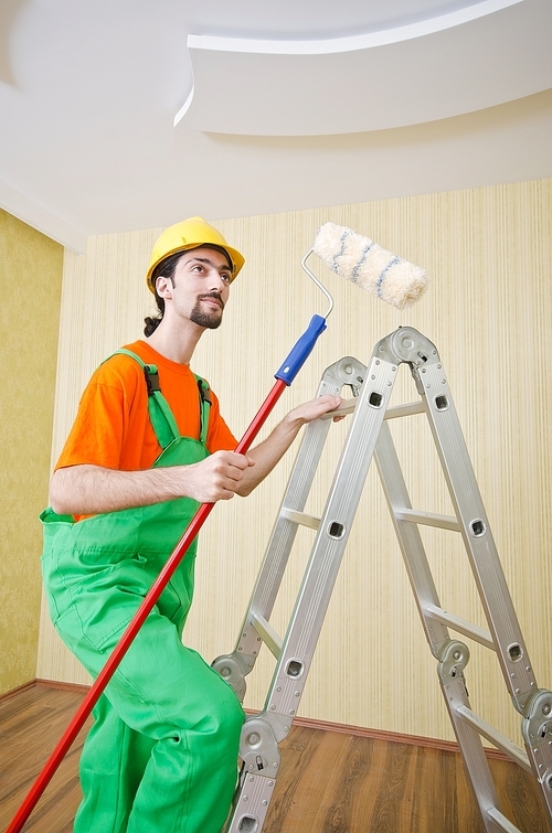 유토이미지 Painter worker during painting job