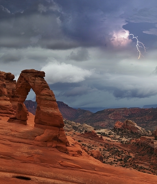 Delicate Arch in Arches National Park|Utah.