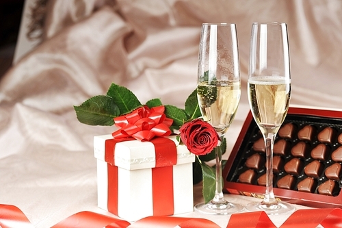 gift in box|champagne and red rose close-up