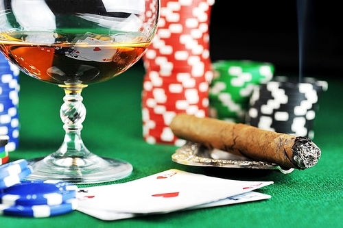 Cigar|chips for gamblings|drink and playing cards on green