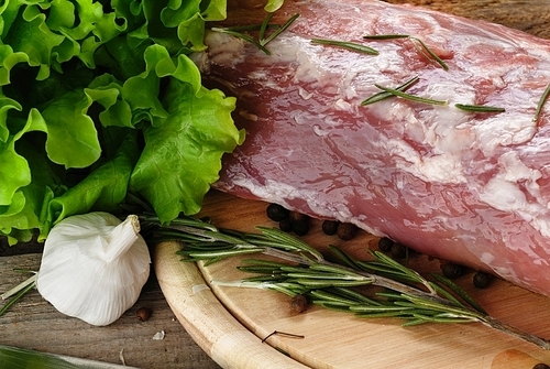 raw meat with rosemary|garlic|lettuce