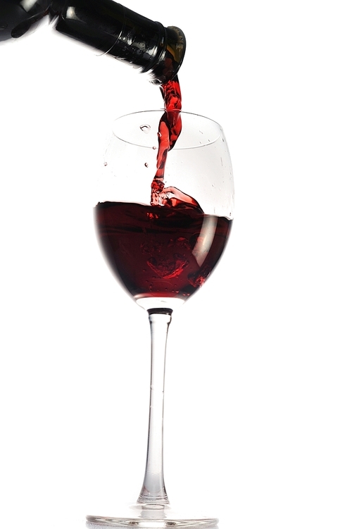 red wine pour into glass