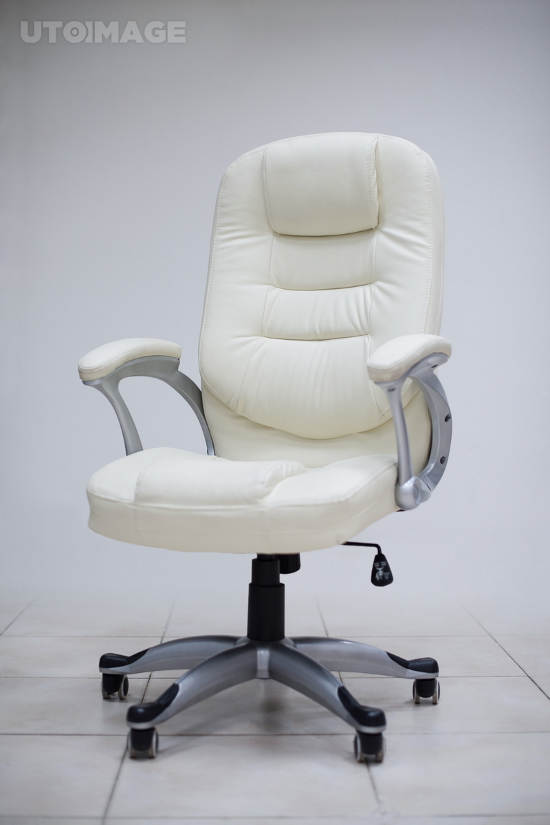 유토이미지 | modern white office chair furiniture in empty startup business space