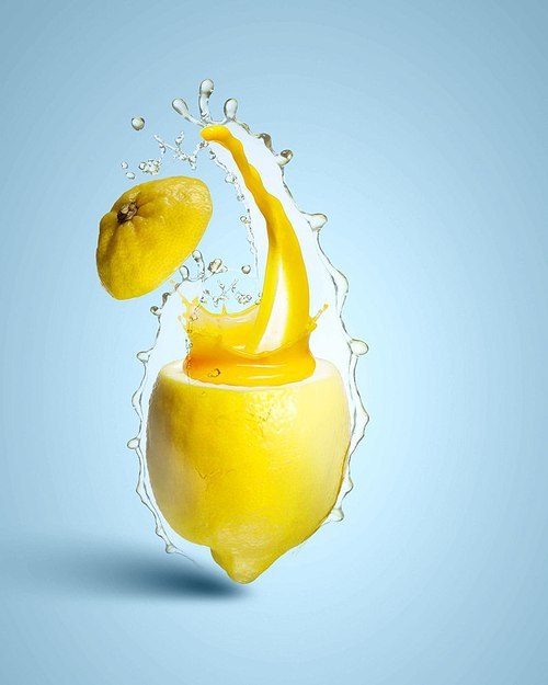 Image of refreshing lemon cocktail with juicy splashes