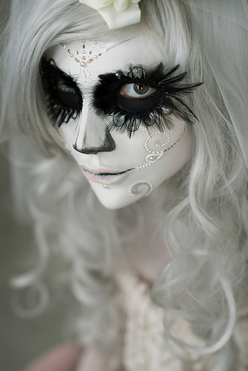halloween witch. beautiful woman wearing 산타무에르테 mask portrait