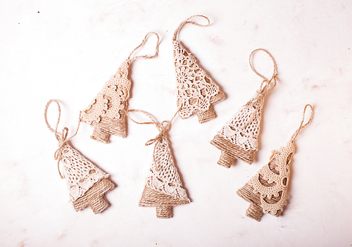 Retro burlap and crochet Christmas toys - trees