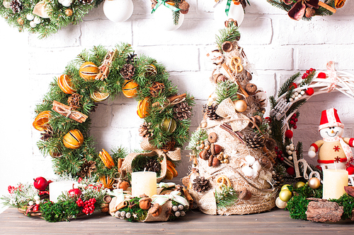 Christmas fair, Large Choice of aromatic natural wreathes