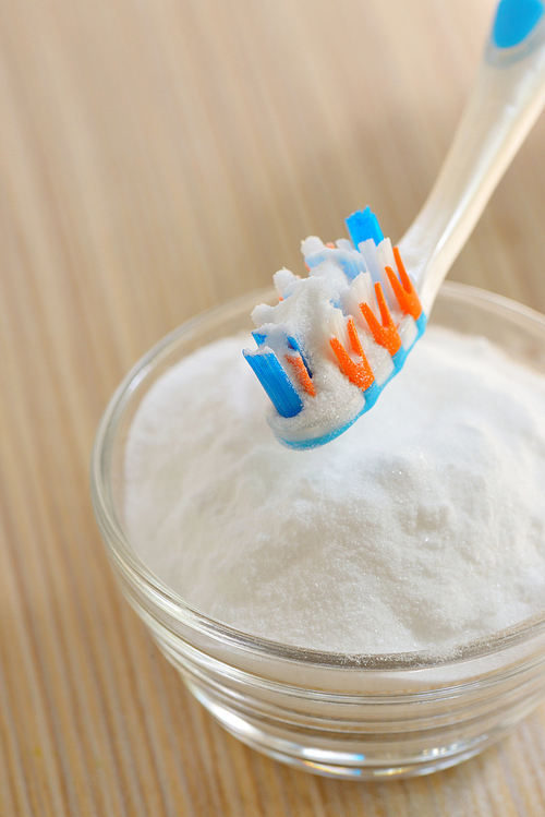유토이미지 Baking soda used to brighten teeth and brush