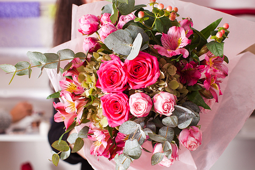 Florist making fashion bouquet of pink flowers