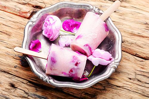 Summer vanilla ice cream with fresh rose flowers