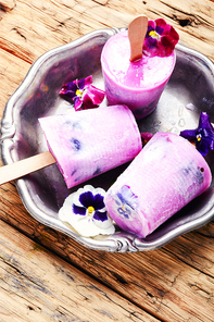 Summer vanilla ice cream with fresh flowers and mint