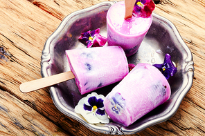 Summer vanilla ice cream with fresh flowers and mint