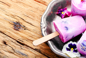 Summer vanilla ice cream with fresh flowers and mint