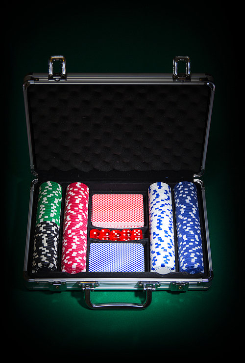 Poker set in metallic case