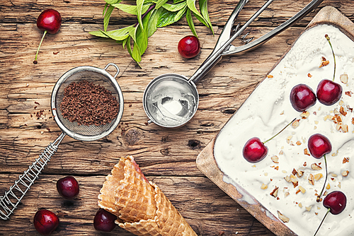 vanilla ice cream in waffle cones and cherry berries