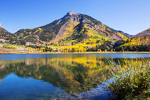 The beautiful lake in Autumn season