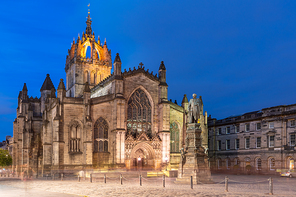 St Giles' Cathedral at Royal Mile Edinburgh old town Cityscape at sunset dusk, Edinburgh, Scotland UK