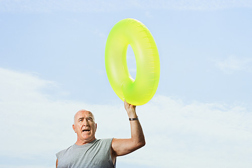 Man holding an inflatable ring