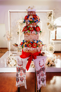 wedding cake at the wedding of the newlyweds