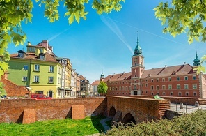 The Royal Castle of Warsaw is a castle residency that formerly served throughout the centuries as the official residence of the Polish monarchs.