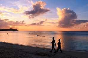 괌 투몬해변의 아름다운 석양