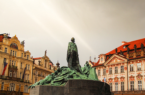체코 프라하 올드타운 광장 중심의 얀후스 동상