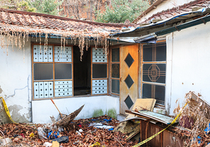 서울의 마지막 달동네 노원구 중계본동 백사마을의 범죄발생 후 버려진 폐가의 모습