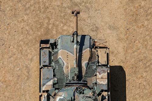 오래된 장갑차 (탱크)
