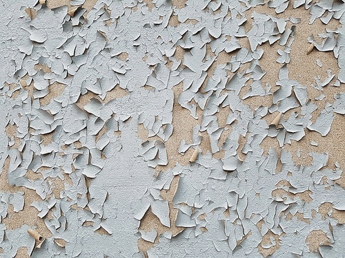 회색 페인트 칠이 벗겨진 벽의 텍스쳐