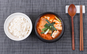 김치찌개에 밥한공기