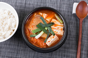 김치찌개에 밥한공기