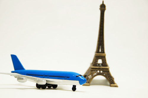 비행기와 에펠탑