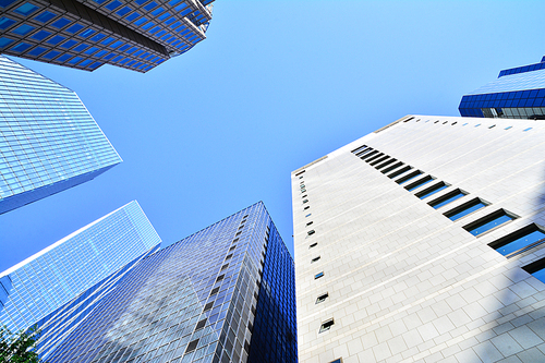 서울의 도심 한복판,금융가,증권가의 첨단의 초고층 빌딩들이 하늘을 찌르듯이 솟아있다.