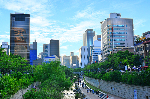 서울의 도심 한복판에 금융가,증권가,오피스텔,대기업,은행 등 첨단 초고층 빌딩들이 랜드마크와 스카이라인을 이루고있는 세련된 현대도시 이미지